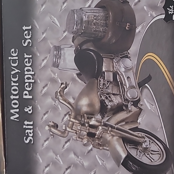 New Motorcycle salt and pepper set - Picture 2 of 5